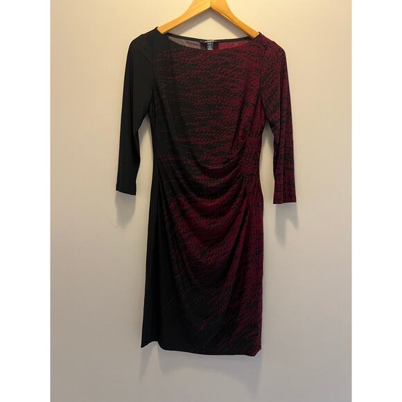 Chaps 3/4 Sleeve Midi Dress Jersey Side Ruching Red & Black Abstract Small JL - Picture 1 of 8